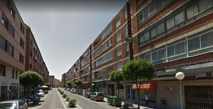 Medina del Campo: Una chica cae al vacío desde un balcón durante una fiesta doméstica