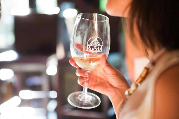 Uno de cada de cada 3 consumidores de vino elige un blanco de la D.O. Rueda, según la consultora AC Nielsen