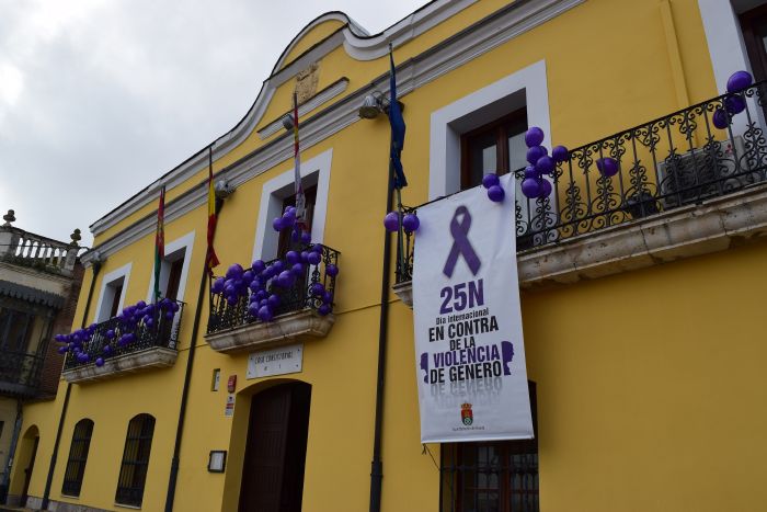 El Ayuntamiento de Rueda invita a sus vecinos a decorar sus fachadas con lazos morados