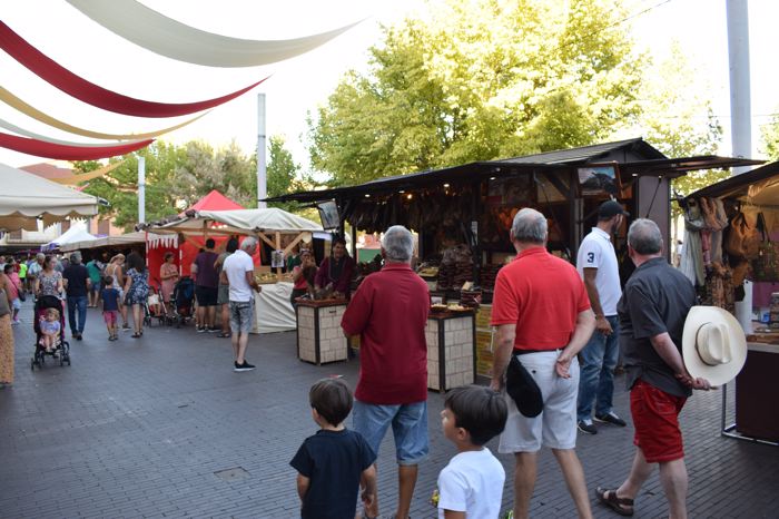 Un centenar de puestos en el mercado renacentista de la Feria de Imperiales y Comuneros
