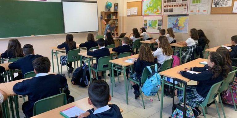 La Junta de Castilla y León garantiza la formación no presencial y ordena el cierre de todos los centros educativos al profesorado