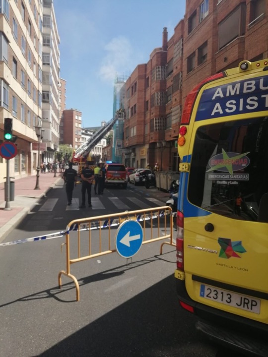Dos varones de 66 y 39 años atendidos por un fuego en la calle San Quirce de Valladolid