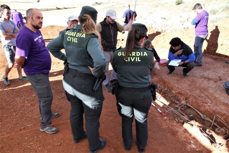 Exhumadas cuatro personas en La Riba de Escalote con presencia de Guardia Civil