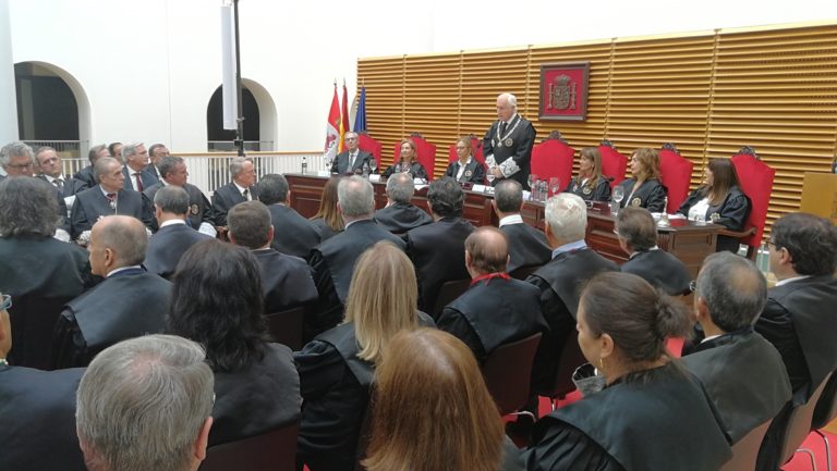 El TSJCyL ha acordado solicitar a los Juzgados de Registro Civil de los partidos judiciales de Castilla y León todos los datos sobre fallecimientos durante los meses de marzo y abril del presente año, as? como los de 2018 y 2019.