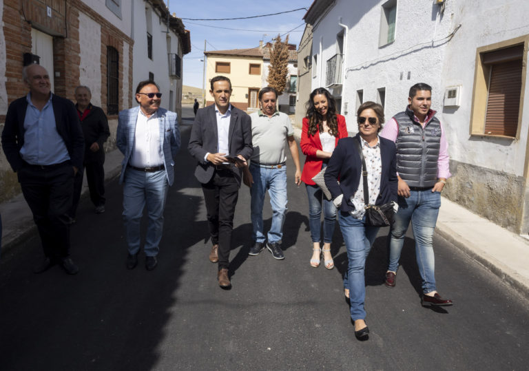 El presidente de la Diputación de Valladolid realiza una visita institucional a Wamba.