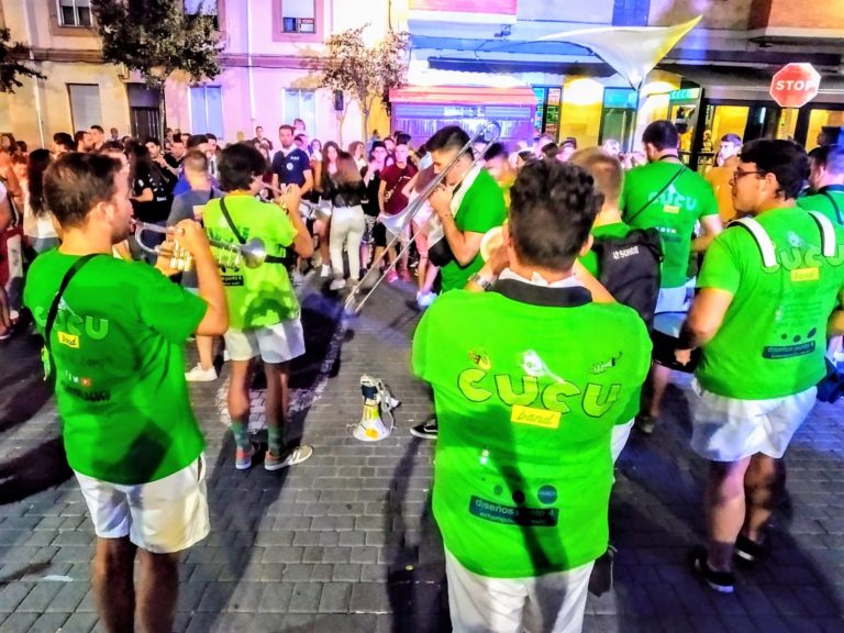 Medina del Campo: Cu Cu Band llena las calles de m?sica y alegr