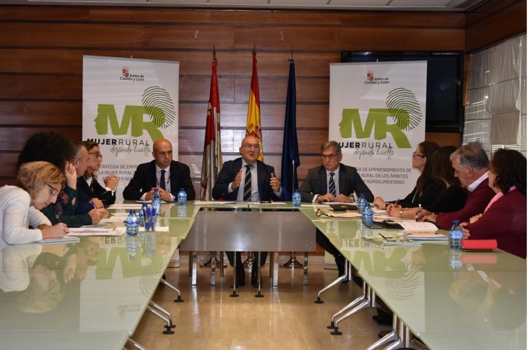 Carnero se re?ne con las organizaciones profesionales agrarias para avanzar en la Estrategia de emprendimiento de la mujer rural