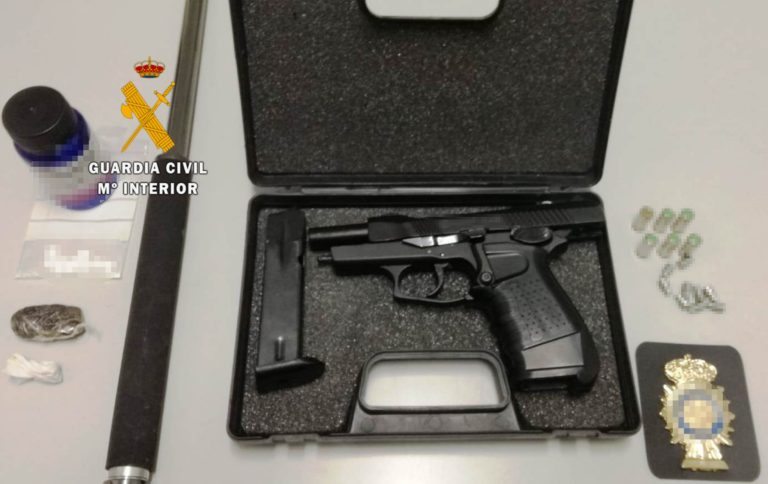 La Guardia Civil investiga a una persona por portar una pistola detonadora rectificada para hacer fuego real