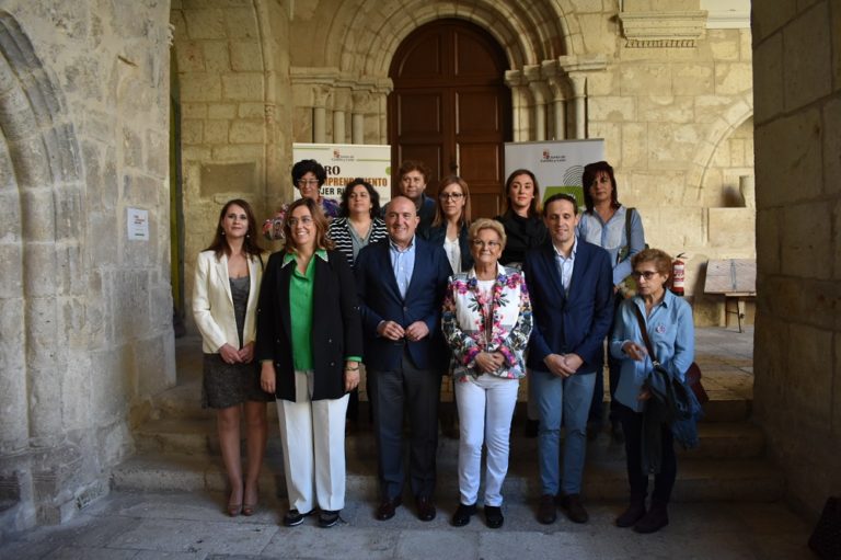 Arranca la Estrategia de emprendimiento de la mujer rural en los ?mbitos agrario y agroalimentario con la intenci?n de ?dejar huella? en el sector