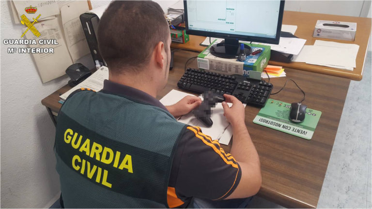 La Guardia Civil detienen a los presuntos autores de 40 delitos de estafa por internet