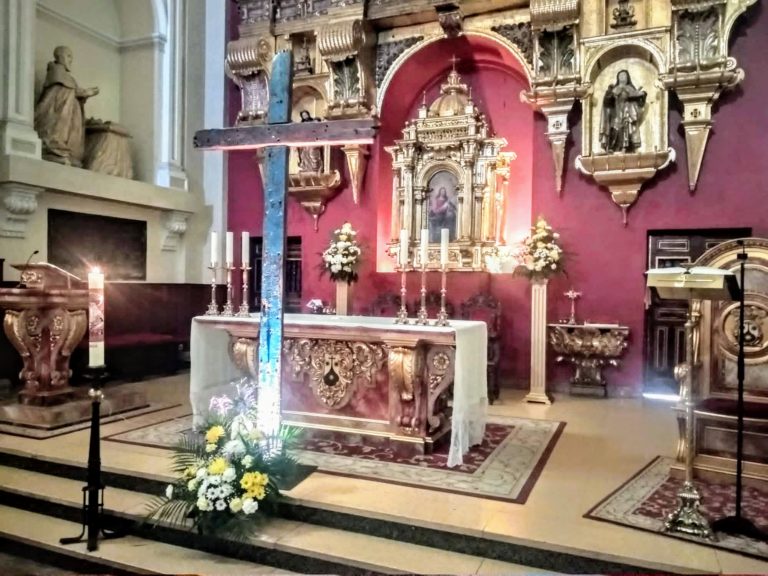 Los medinenses reciben a la Cruz de Lampedusa
