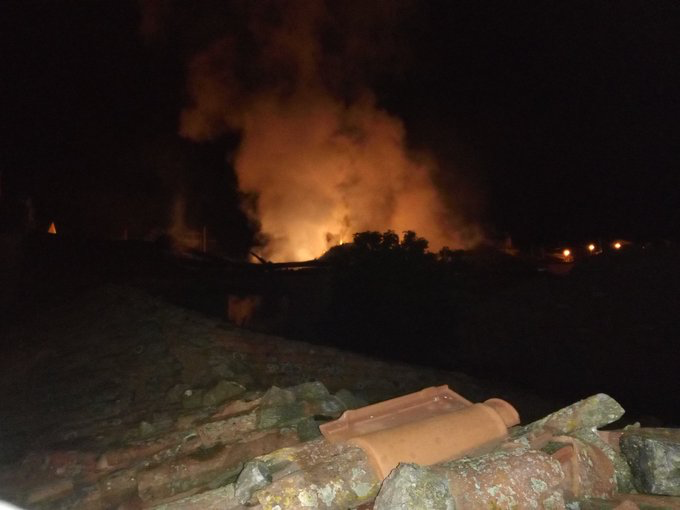 Ocho horas tardaron los bomberos en controlar el incendio de Santa María del Berrocal