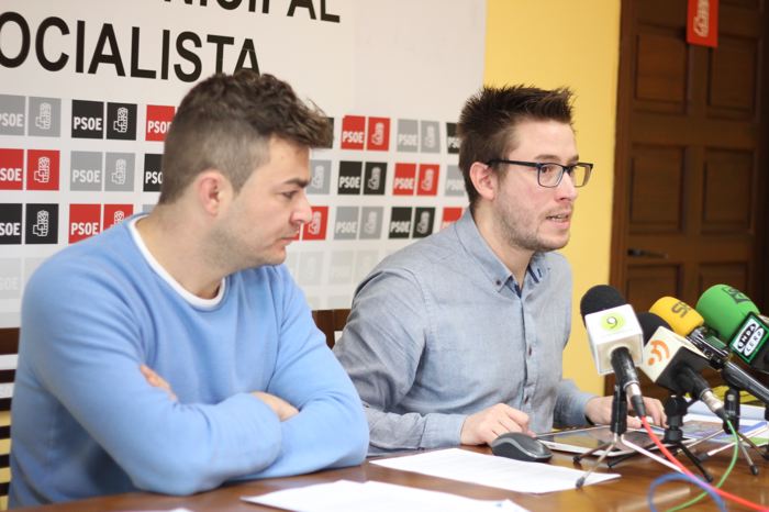 Medina del Campo: El PSOE denuncia la desaparici?n del logotipo del Ministerio de Turismo en el cartel de Semana Santa