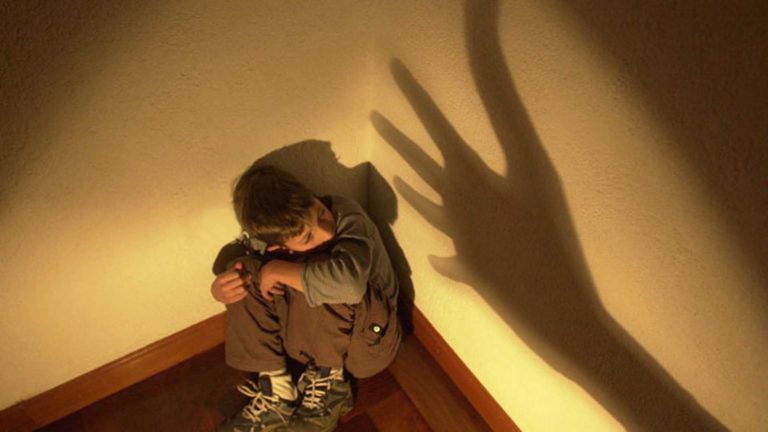 Est? triste, ha dejado de salir… Se?ales de que una adolescente está sufriendo violencia de g?nero