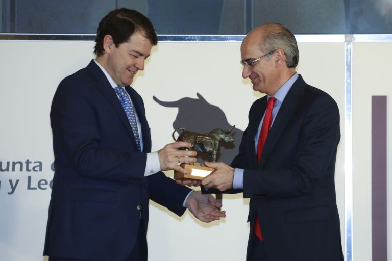 Mañueco reinvindica el mundo del toro como una se?a de identidad de Castilla y León que hay que proteger