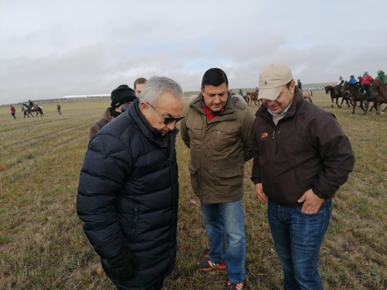 El Presidente del Comit? Ol?mpico Españañol visita el Campeonato de Españaña de Galgos