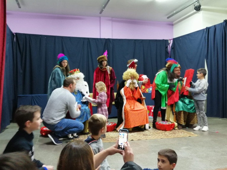 Los Reyes Magos llegan a El Carpio para entregar los regalos