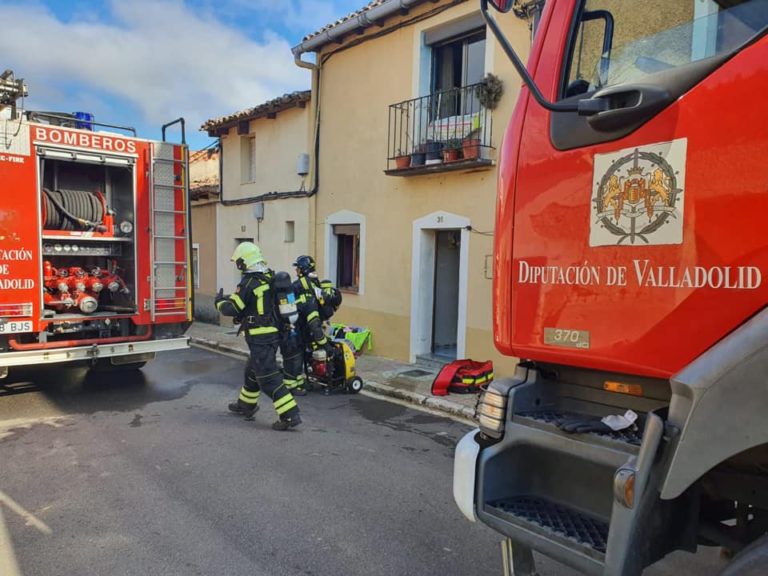 Atendidas dos personas por inhalaci?n de humo en el incendio de la cocina de una vivienda en Medina de Rioseco