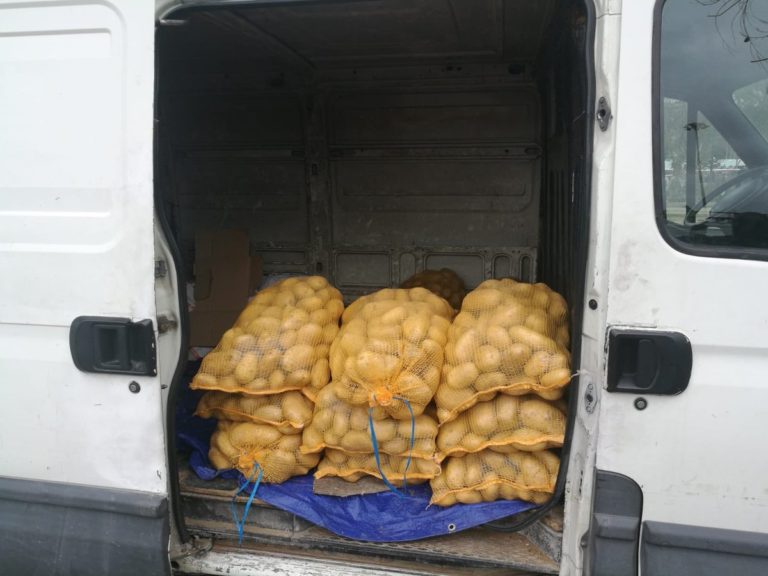 Requisados 700 kilos de patatas en el mercadillo por venta ilegal