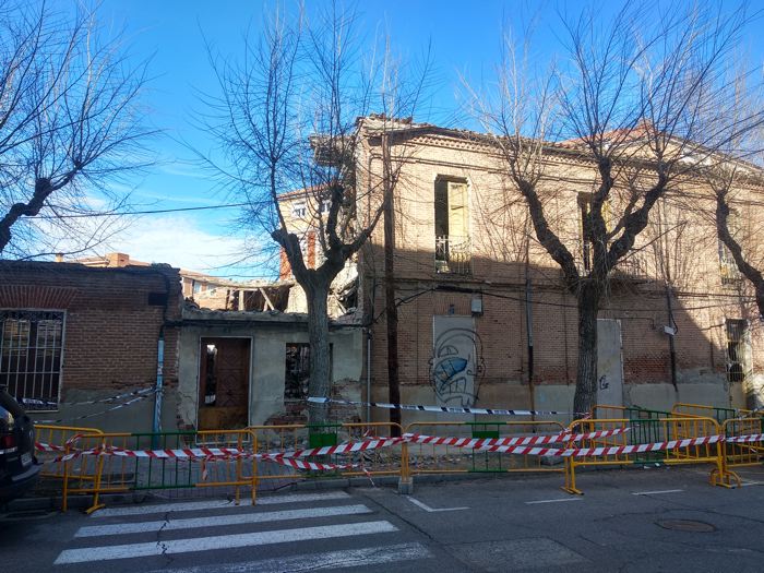 El edificio en ruinas de la calle Barrionuevo espera su demolici