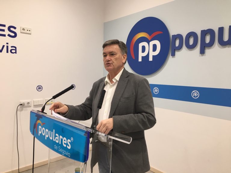 Francisco V?zquez asegura que los agricultores y ganaderos ?tienen muchos problemas y los socialistas no se han enterado?