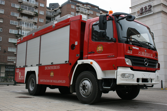 Dos personas han sido trasladadas al Hospital Clúnico por inhalaci?n de humo en un incendio de una vivienda en Valladolid
