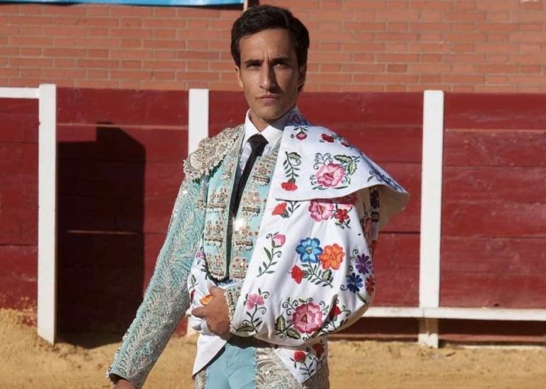 Borja Serrano: «Cualquier ni?o sue?a con torear en su pueblo con figuras del toreo»