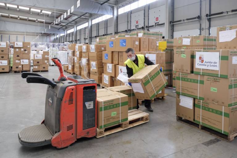 La Junta contin?a con la recepci?n y distribuci?n de material de protecci?n sanitaria adquirido en China