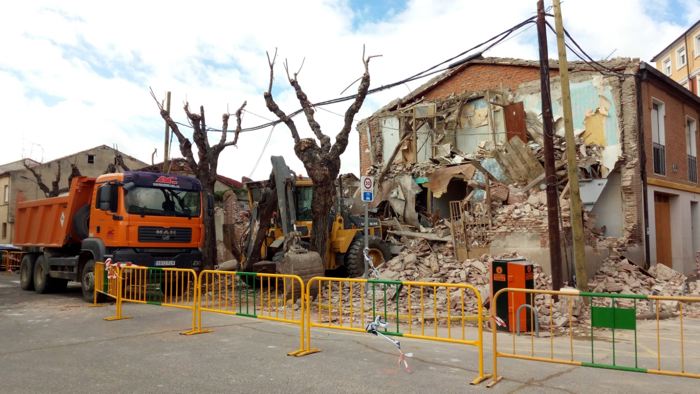 Medina del Campo: Demolici?n de la vivienda en ruina de la calle Barrionuevo