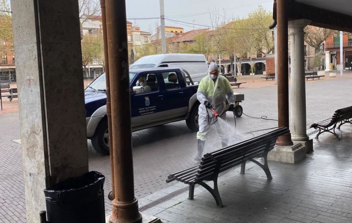 El Ayuntamiento desinfecta zonas de Medina para mitigar focos susceptibles de infecci