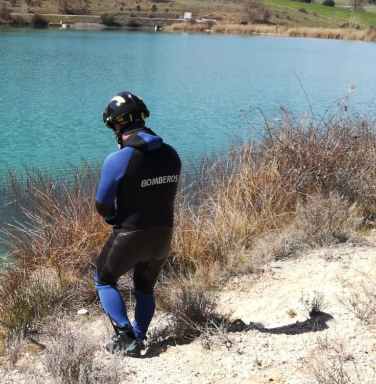 Los bomberos de la Diputación de Valladolid rescatan el cuerpo sin vida de una persona mayor en un pantano