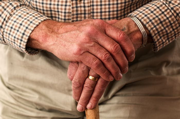 La Consejería de Familia envía recomendaciones a las residencias para mejorar el bienestar psicoafectivo de las personas mayores