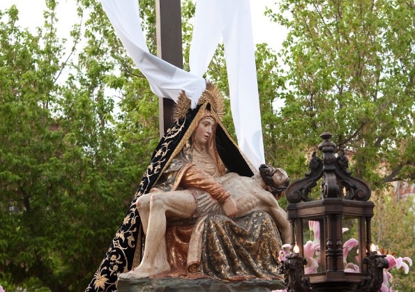 Los cofrades portarán a hombros a Nuestra Patrona de Las Angustias en la procesión del Viernes de Dolores