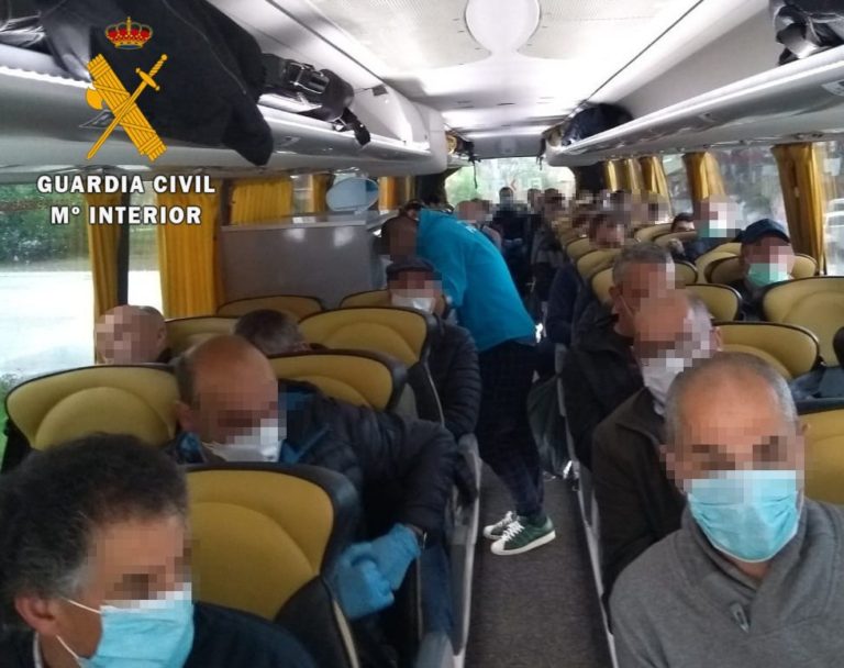 La Guardia Civil intercepta y devuelve a Portugal un autobús lleno de viajeros