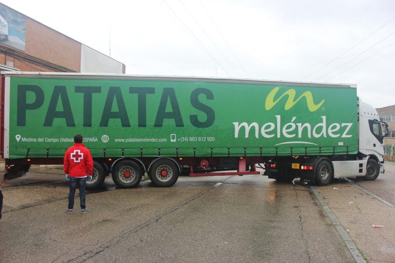 Patatas Mel?ndez contin?a con su plan de donaciones para la lucha del COVID-19 y entrega 50.000 Kilos de patatas para Cruz Roja de Castilla y León