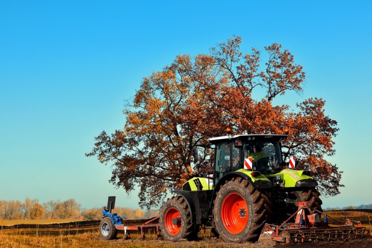 Los agricultores de Castilla y León acaparan el 60 % del total de las ayudas para la renovaci?n del parque de maquinaria agr?cola en Españaña en el año 2020