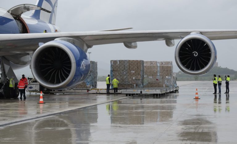 La Junta de Castilla y León recibe el mayor cargamento de material de protecci?n, 675 metros c?bicos, en un Boeing 747, procedente de Shanghai