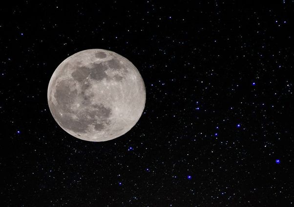En abril #yomequedoencasa viendo la Superluna y la lluvia de estrellas