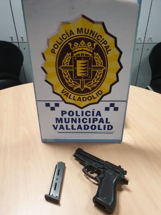 La Policia intercepta un arma detonadora a una persona que estaba paseando a su perro en Valladolid