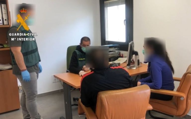 La Guardia Civil denuncia a 18 personas por compartir ubicaciones de controles de movilidad en dos grupos de WhatsApp