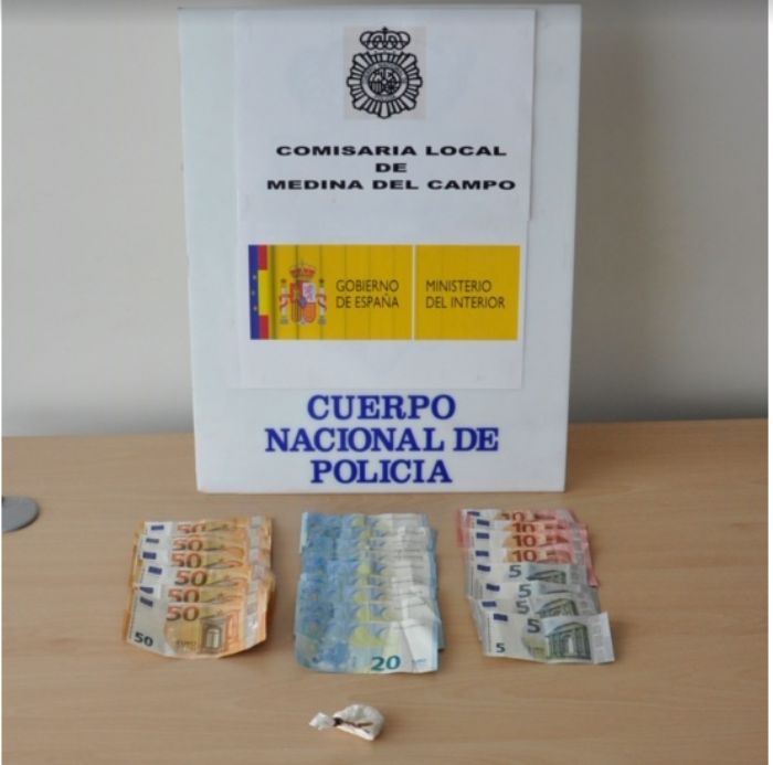En la calle Zamora de Medina del Campo la Policía Nacional detiene a un varón como presunto autor de un delito de Tr?fico de Drogas