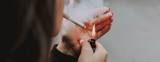El tabaquismo en Españaña condiciona que mueran más hombres que mujeres por COVID-19