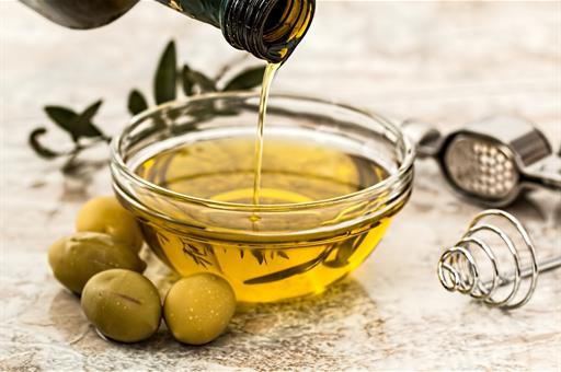 Planas anuncia un paquete de medidas para asegurar la viabilidad y el futuro del sector del aceite de oliva