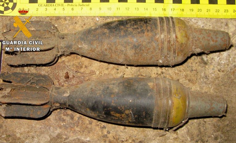 La Guardia Civil retira 2 granadas de mortero y 75 cartuchos de caza localizadas en una vivienda