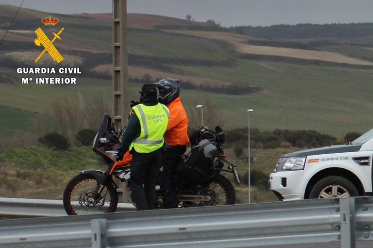 La Guardia Civil sorprende a un menor conduciendo un ciclomotor sin carn
