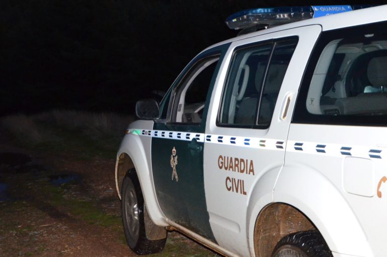 La Guardia Civil se encuentra a una persona inconsciente y detiene al supuesto autor de un delito grave de lesiones