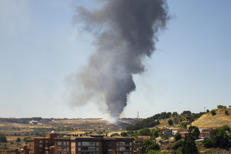 Más de 60 llamadas al 1-1-2 alertan de un incendio en una planta de residuos s?lidos en una localidad vallisoletana