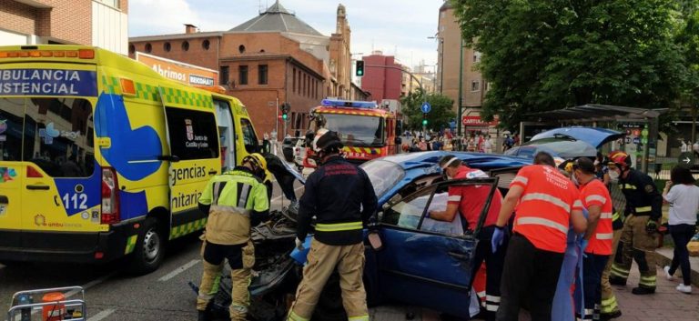 Grave accidente de 5 vehículos en Valladolid con una persona fallecida y dos heridas