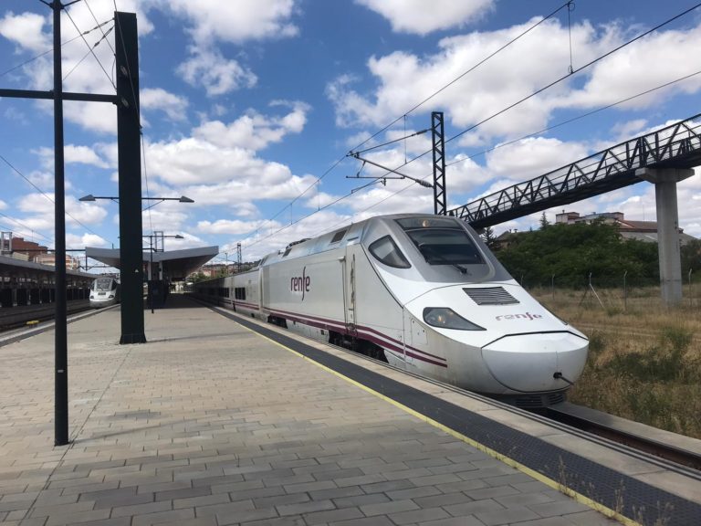El Gobierno declarará servicio público todas las líneas de alta velocidad existentes en Castilla y León