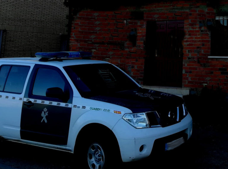 La Guardia Civil acude al auxilio de un hombre de 96 años que se había ca?do en le patio de su domicilio